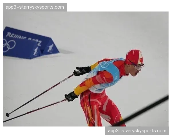 北欧两项团体接力比赛 中国选手赵嘉文赵子贺首登